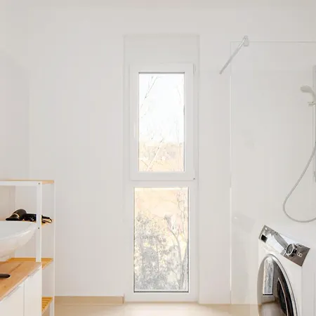 Whats-app Self-check-in - Am Hauptbahnhof * Graz